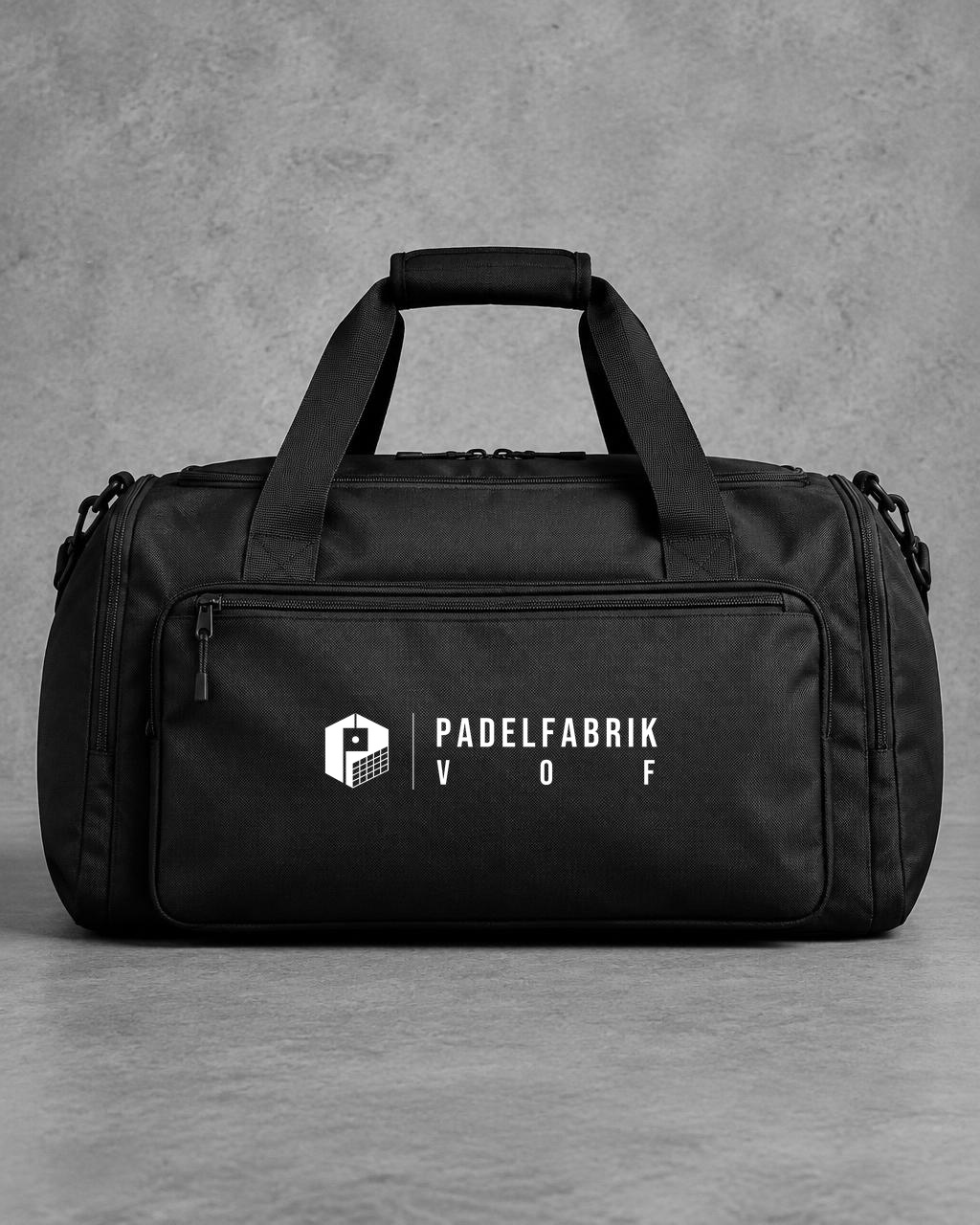 Schwarze Sporttasche mit dem Original-Logo der Padelfabrik VOF
